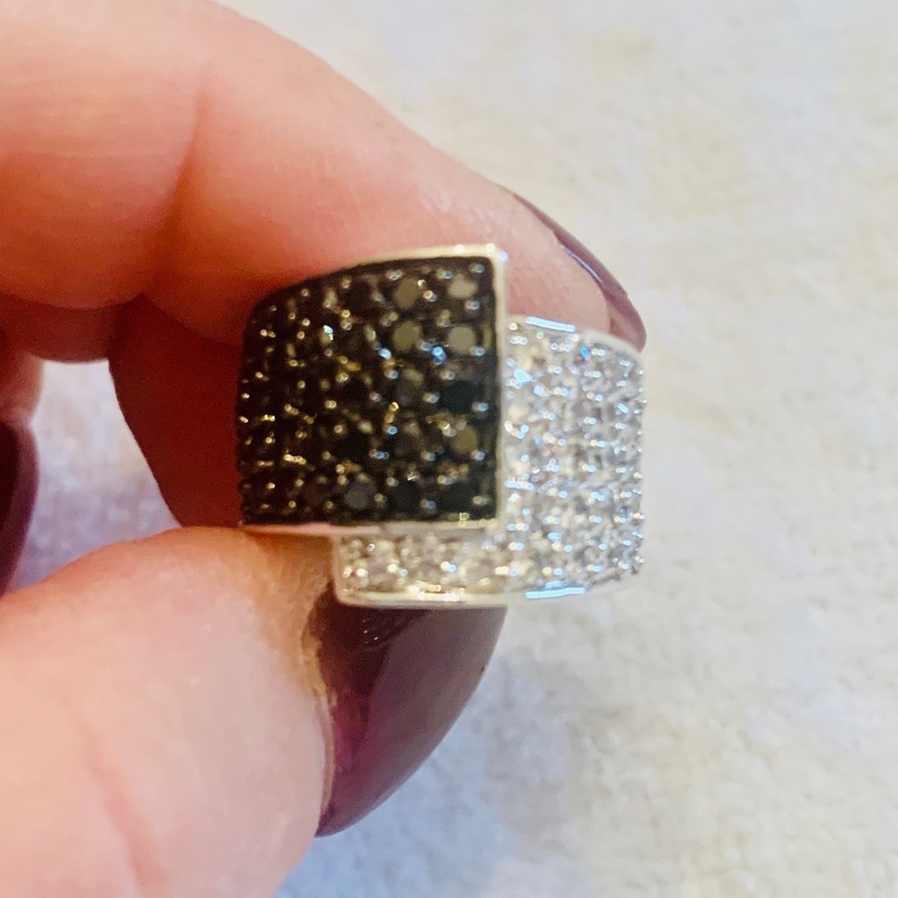 Premier Designs Blk/Silver Crystal Tuxedo Ring S 6